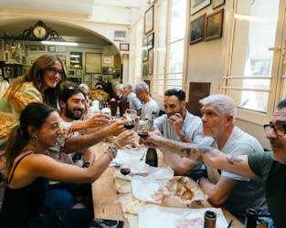 Esperienza gastronomica emiliana per piccoli gruppi con un locale a Bologna
